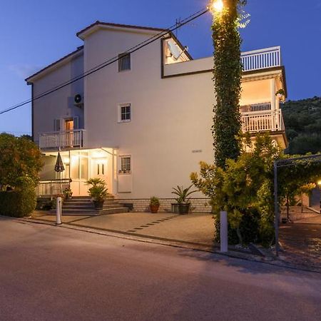 Apartments Luka - Trogir, Marina 150M From The Beach 외부 사진