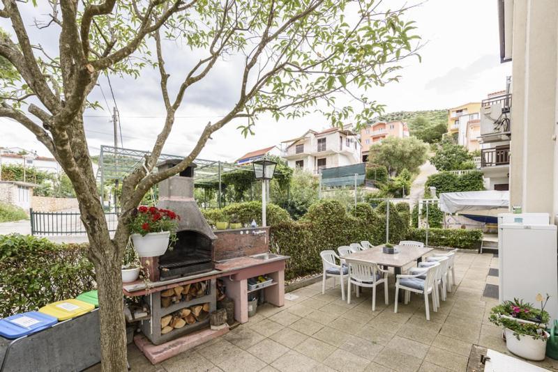 Apartments Luka - Trogir, Marina 150M From The Beach 외부 사진